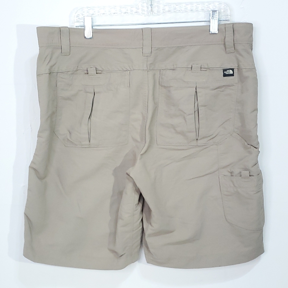 Men's THE NORTH FACE Tan Khaki Hiking Casual Shorts 100% Nylon Size 40